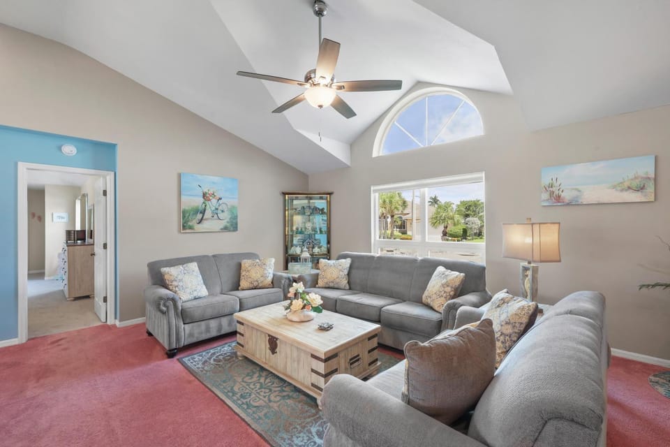 Quiet waterfront home with pool, dock and bicycles House in Marco Island