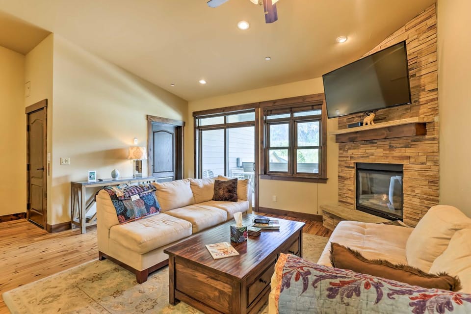 Elegant Frisco Condo w/ Private Hot Tub & Views! House in Frisco