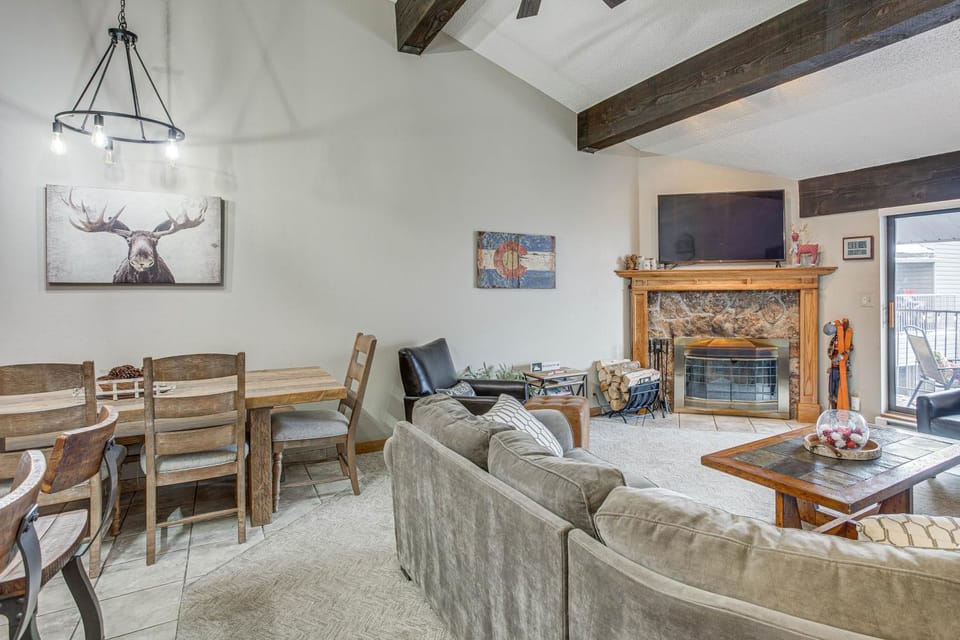 Colorado Escape w/ Pool Access & Mountain Views! House in Avon