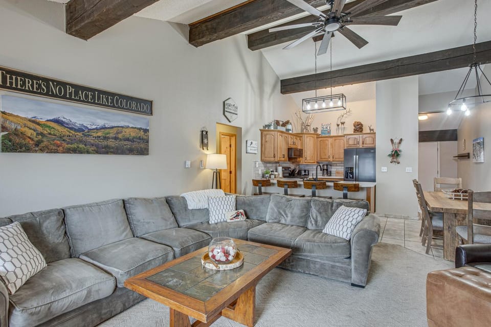 Colorado Escape w/ Pool Access & Mountain Views! House in Avon