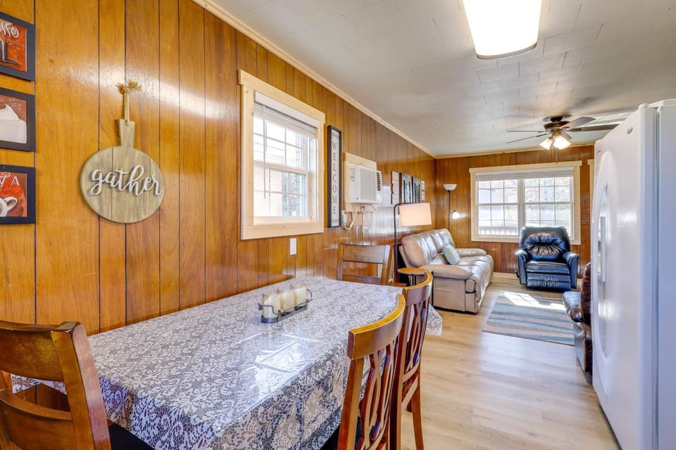 Pet-Friendly Cabin with Designated Boat Slip! Cabin in Greers Ferry Lake