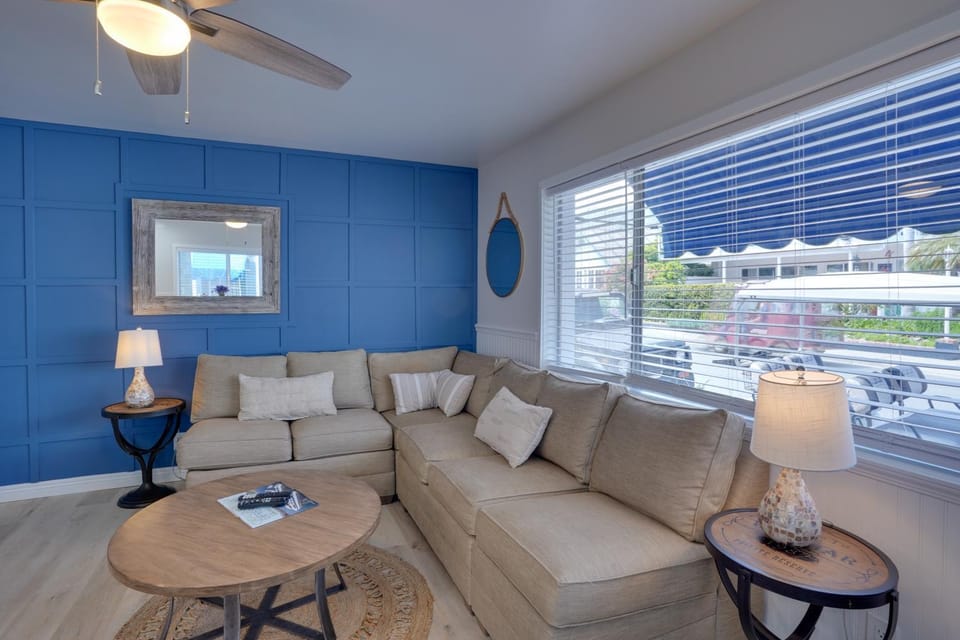 Catalina Island Duplex - Steps to Beach & Pier! House in Avalon