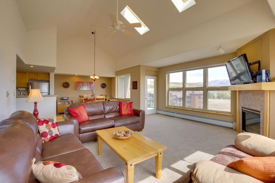 360 Mtn Views & Shared Hot Tub: Cozy Frisco Condo! House in Frisco