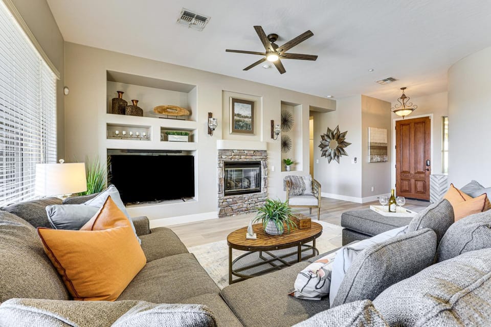 Pool, Hot Tub & Golf Course View! ‘Anthem Oasis’ House in Anthem