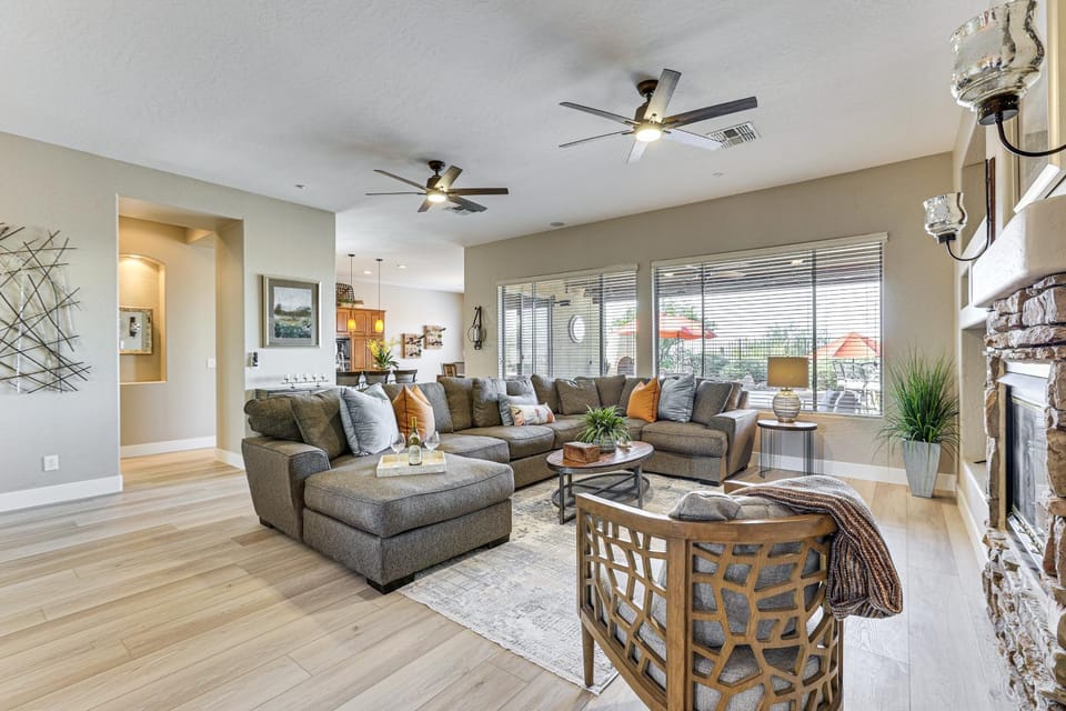 Pool, Hot Tub & Golf Course View! ‘Anthem Oasis’ House in Anthem