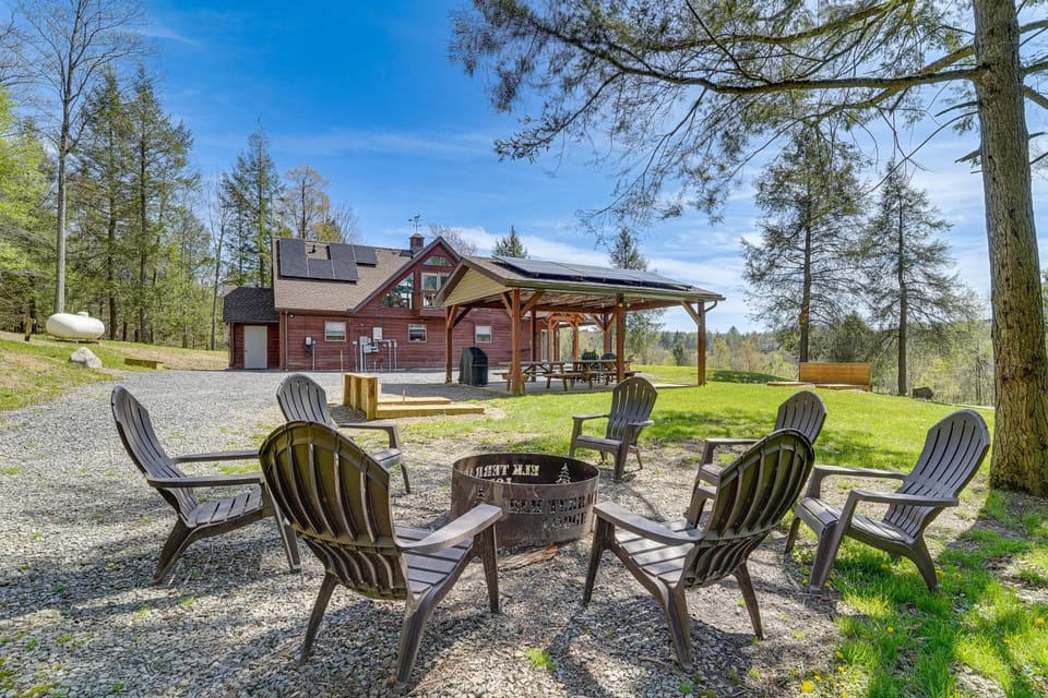 3-Acre Benezette Cabin: Hot Tub, Grill & Mtn View Cabin in Allegheny River