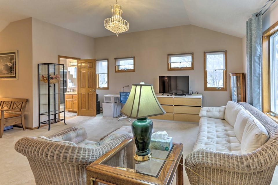 Eagan Home w/ Porch - 5 Mi to Mall of America! House in Eagan