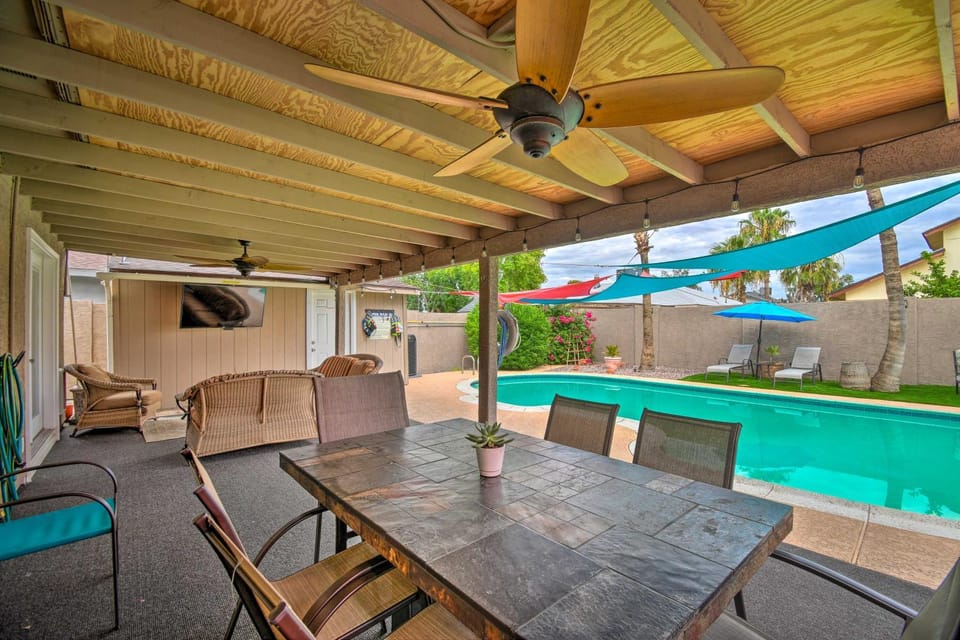 Hot Tub, Heated Pool & More! Relaxing Phoenix Home House in Phoenix