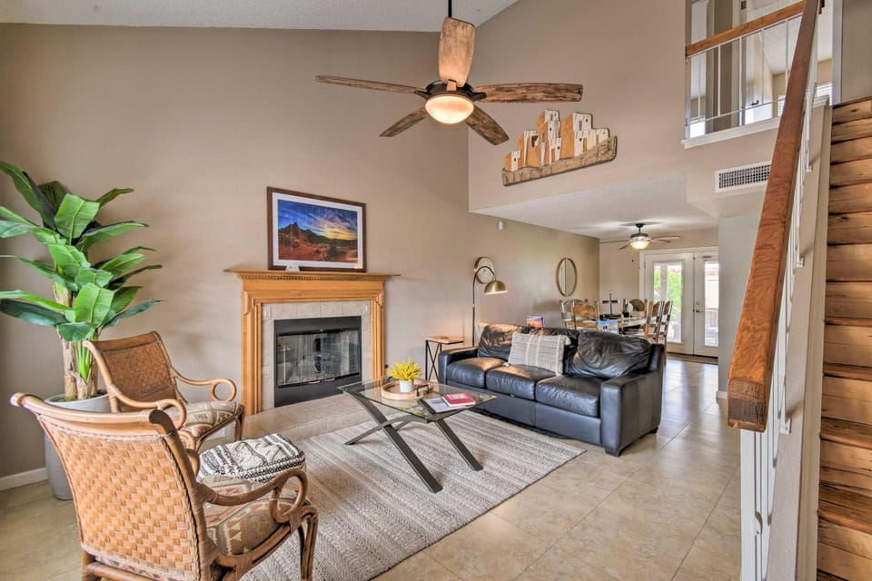 Hot Tub, Heated Pool & More! Relaxing Phoenix Home House in Phoenix