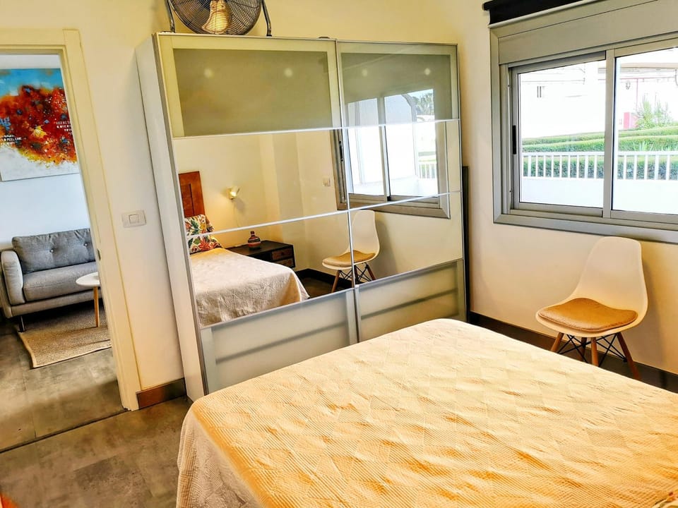 Photo of the whole room, Bedroom