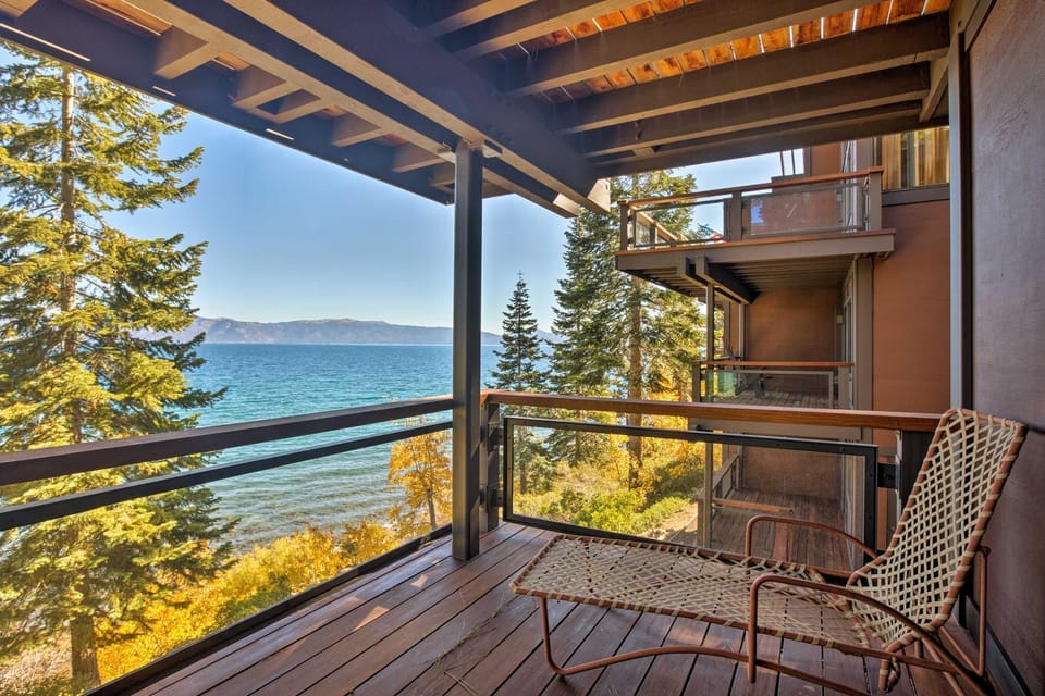 11 Mi to Palisades Tahoe: Lakefront Home w/ View! House in Dollar Point
