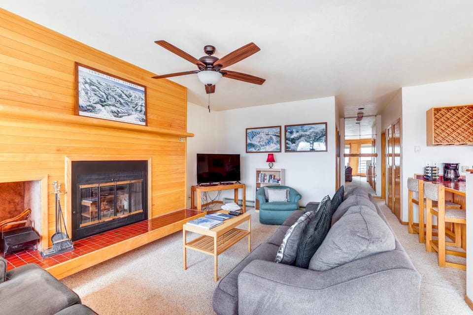Mtn-View Gem with Community Perks in Silverthorne! Apartment in Wildernest