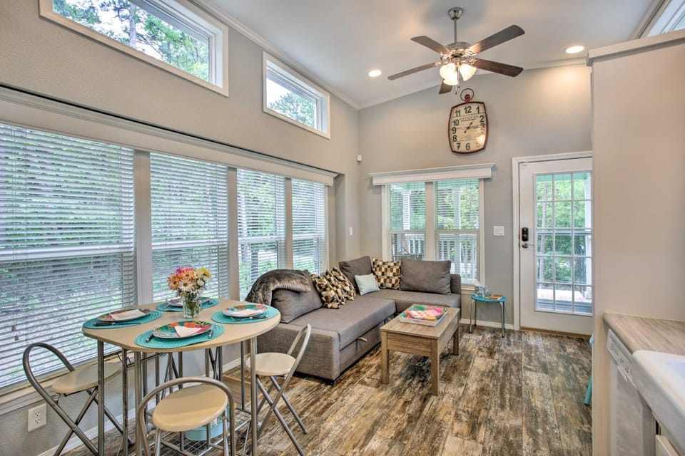 Cozy Broken Bow Getaway with Fire Pit, 5 Mi to Lake! House in Broken Bow