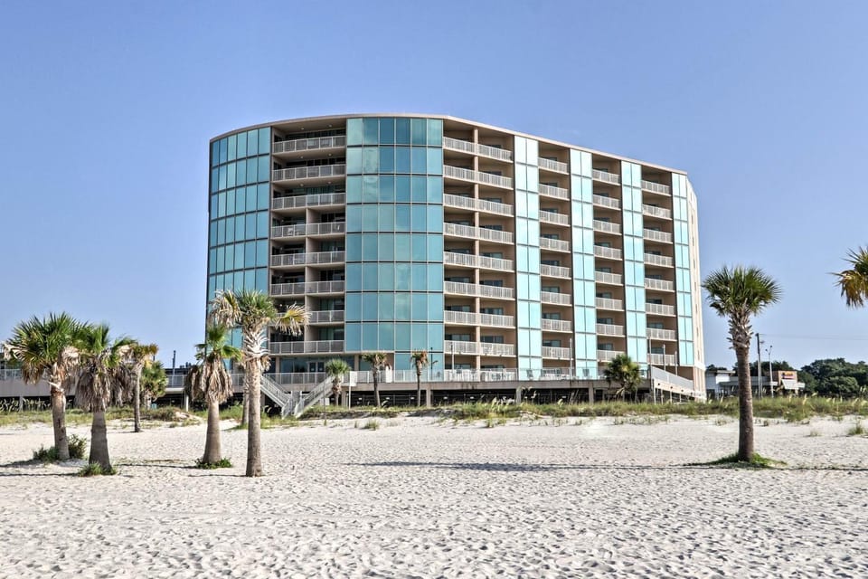Beachfront Condo with Pool Access in Biloxi! Apartment in Biloxi