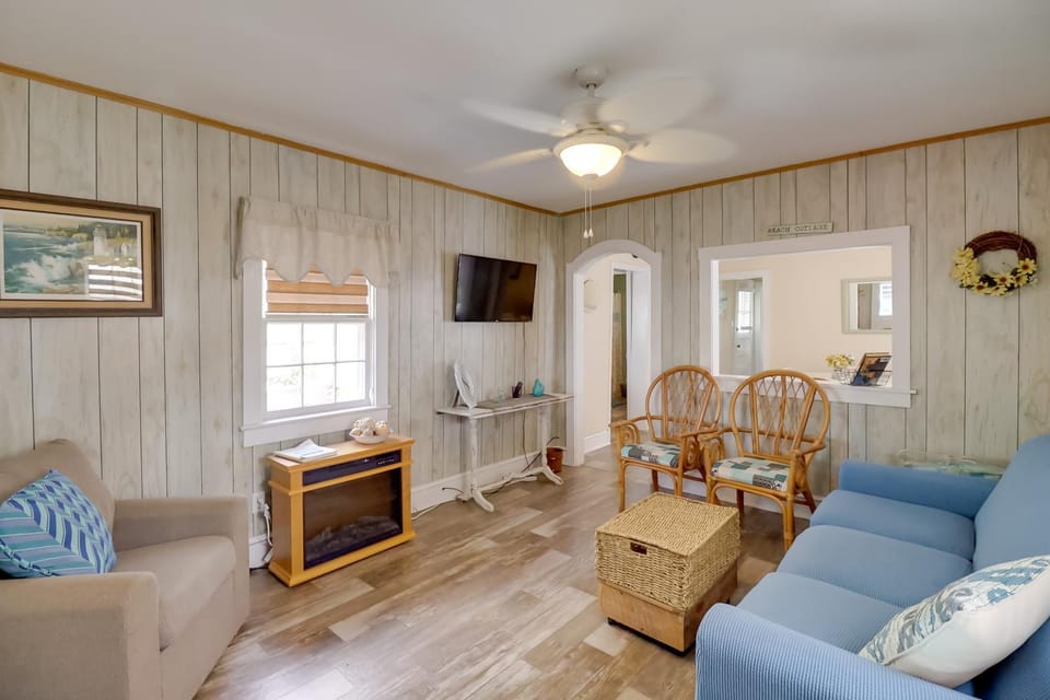 Deck & Indian River Bay Views: Coastal Cottage House in Sussex County