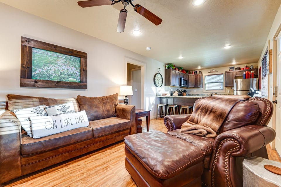 Cozy Resort Cabin: Walk to Lake + Pool! Cabin in Table Rock Lake