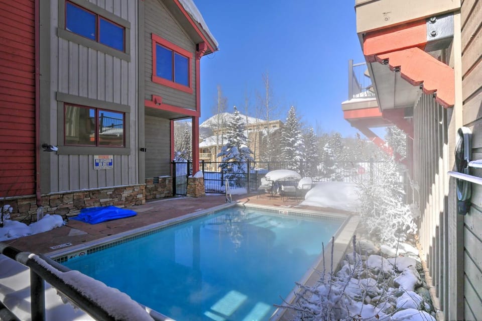 7 Mi to Copper Mtn: Condo w/ Deck & Stunning Views House in Frisco