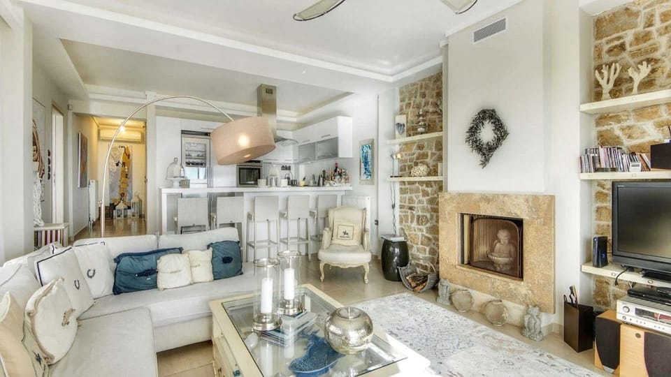 Kitchen or kitchenette, Living room, Seating area