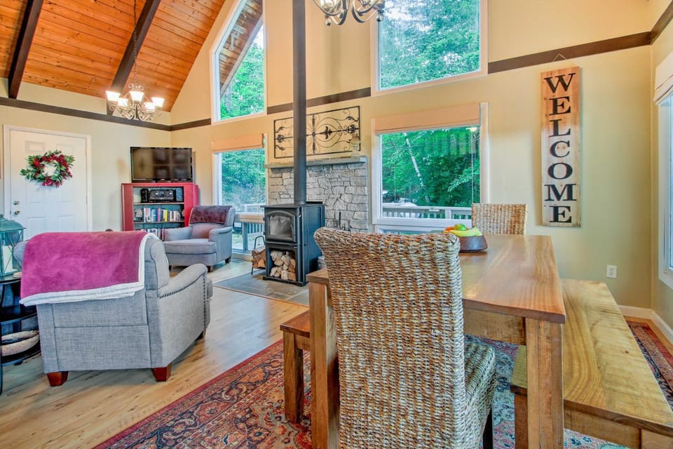 Conway Area Chalet w/ Mountain Views & Fire Pit! House in Madison