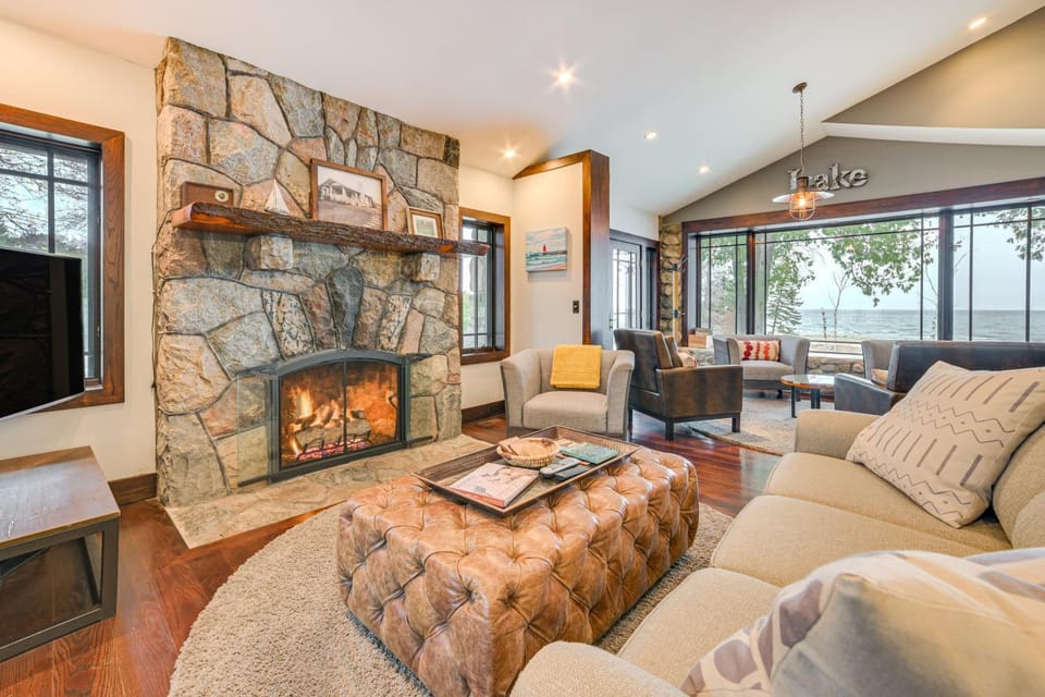 1 Mi to Dtwn! Lakefront Earl Young Charlevoix Home House in Charlevoix