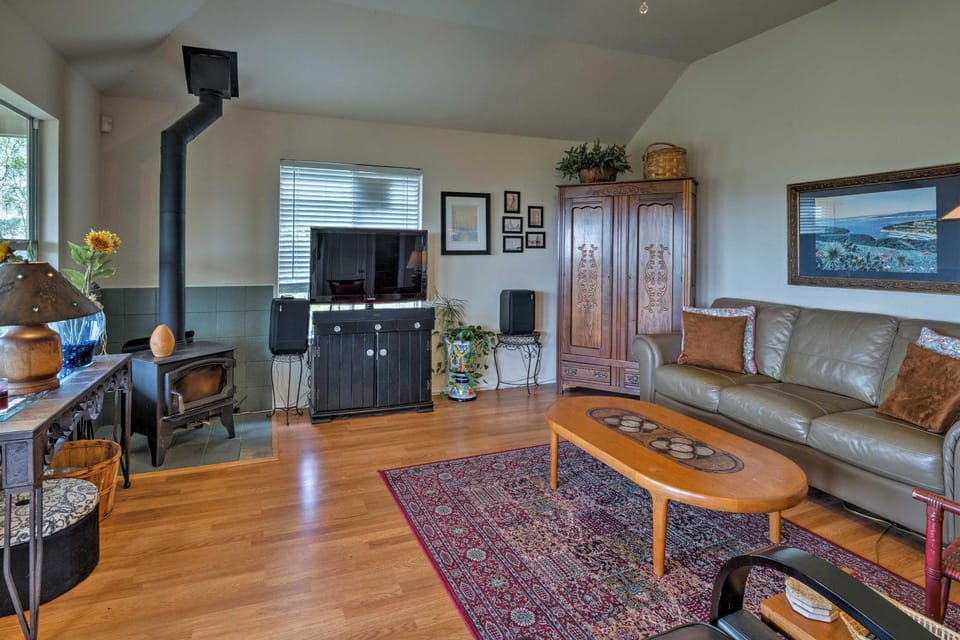 2 Furnished Decks & Lake Views: Austin Escape House in Lake Austin