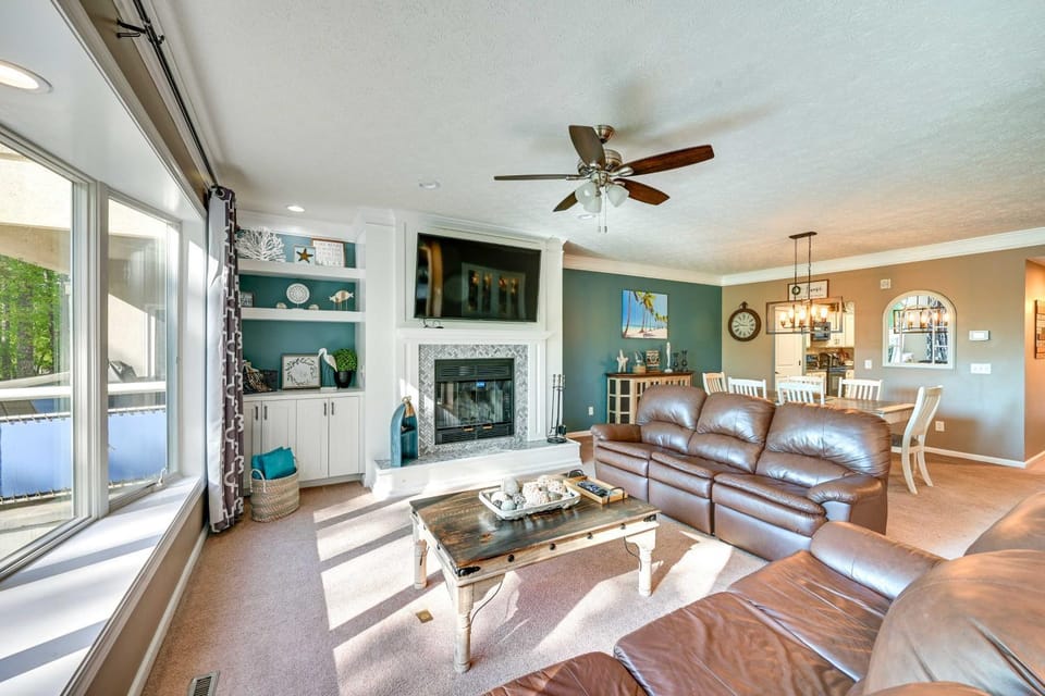 Lake Keowee Condo w/ Balcony & Resort Amenities! House in Lake Keowee
