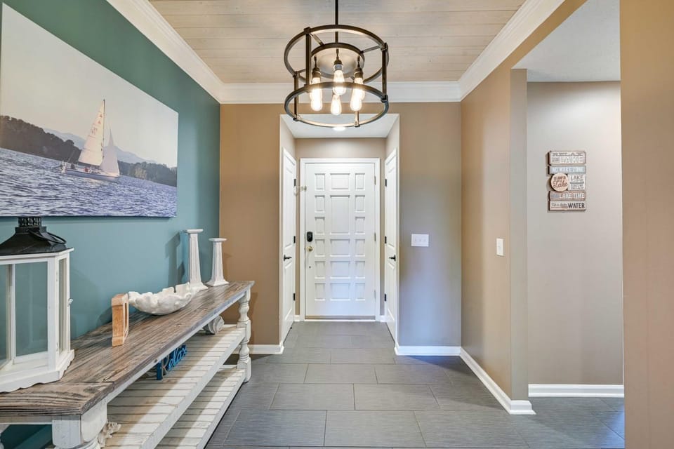 Lake Keowee Condo w/ Balcony & Resort Amenities! House in Lake Keowee