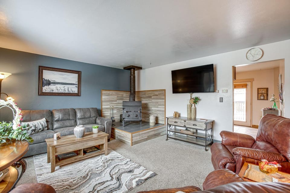 Near Red Rocks, Hiking & Skiing: Kittredge Condo! House in Kittredge