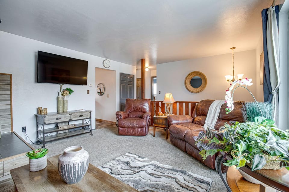 Near Red Rocks, Hiking & Skiing: Kittredge Condo! House in Kittredge