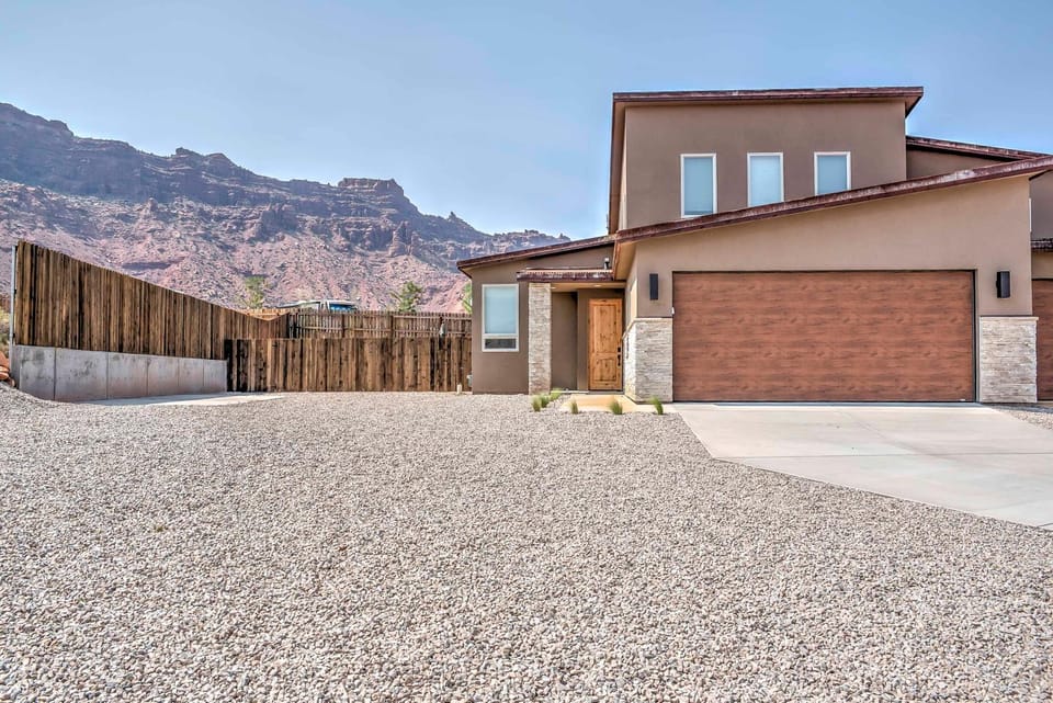 Modern Moab Townhome w/ Private Hot Tub & Patio! House in Utah