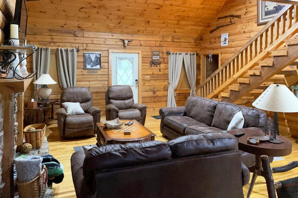 Cozy Trenton Cabin w/ Spa ~ 15 Mi to Lookout Mtn! Cabin in Alabama