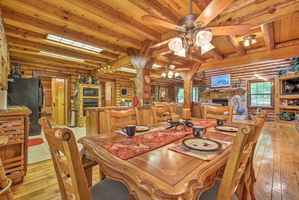 Log Cabin Sanctuary in Inverness w/ Furnished Deck Cabin in Florida