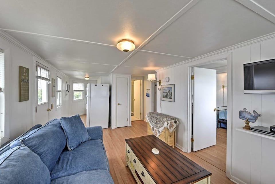 Peaceful Cottage - Steps to Matunuck Beach House in Narragansett Beach