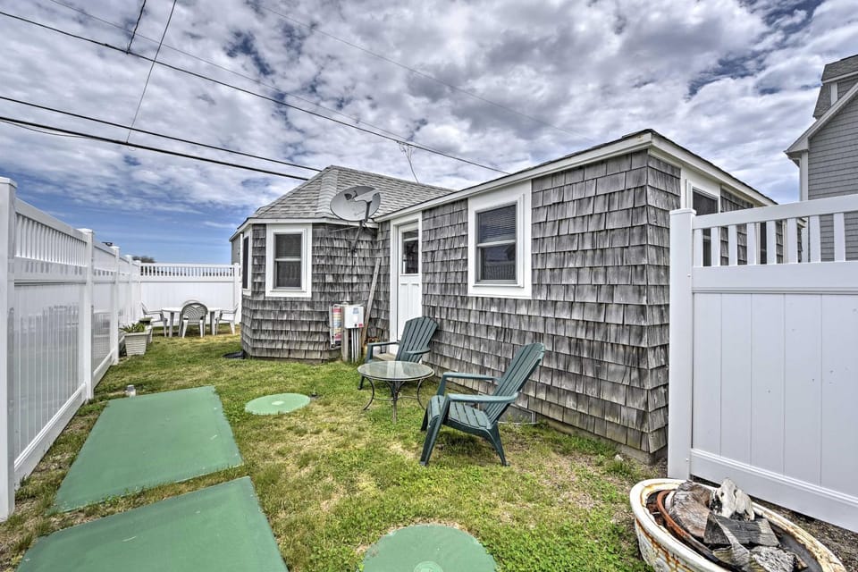 Peaceful Cottage - Steps to Matunuck Beach House in Narragansett Beach