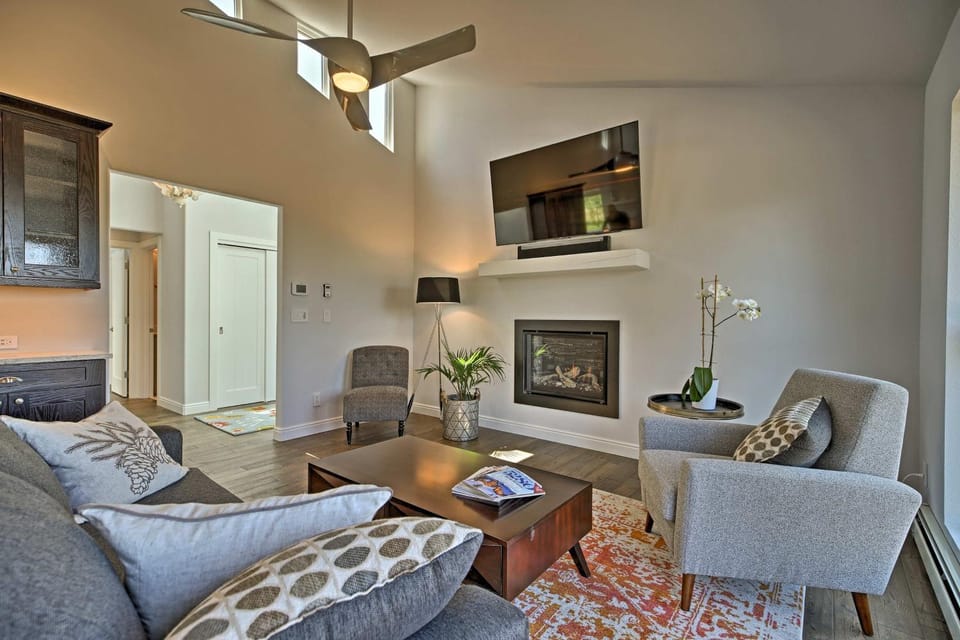 12 Mi to Red Rocks: Morrison Home w/ Deck House in Colorado
