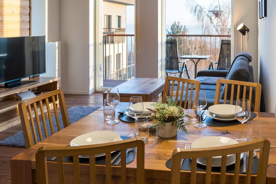 TV and multimedia, Living room, Seating area, Dining area, Evening entertainment