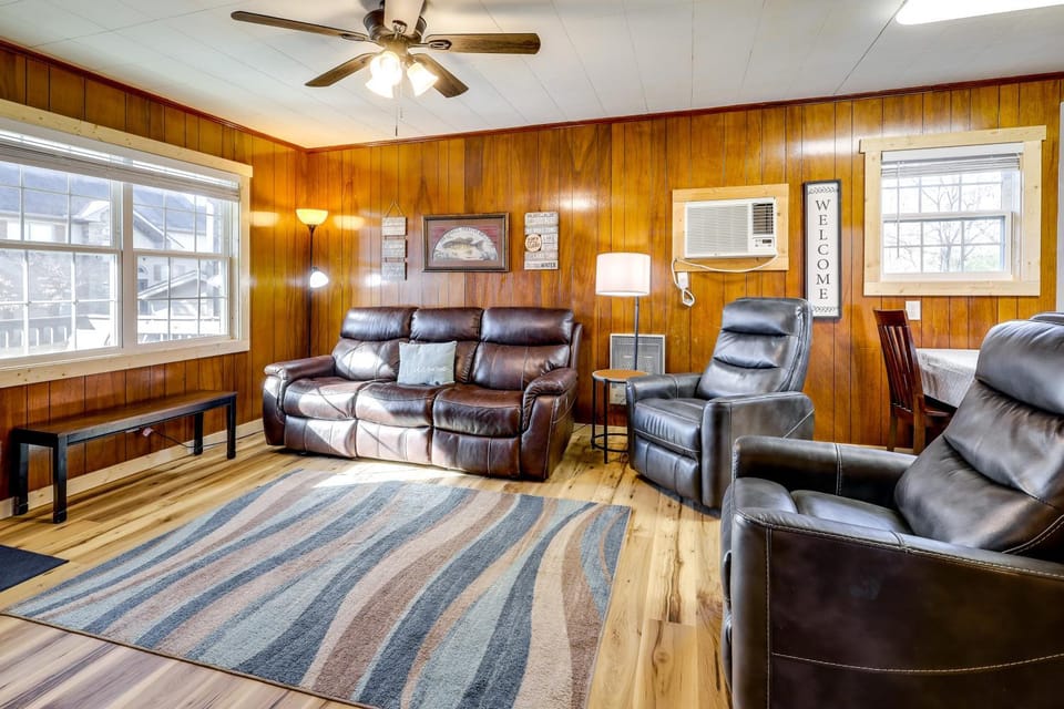 Devil’s Fork Resort Cabin w/ Designated Boat Slip! Cabin in Greers Ferry Lake