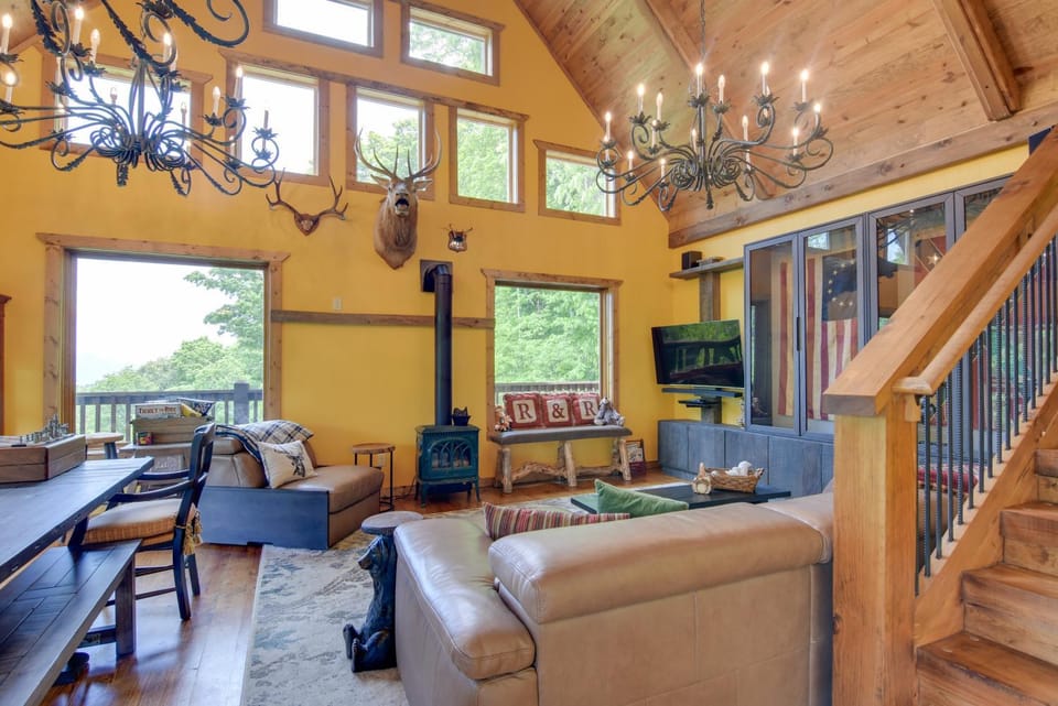 Retreat in the Cataloochee Ranch Area of Smokies House in Ivy Hill