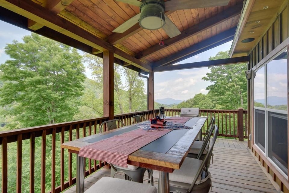 Retreat in the Cataloochee Ranch Area of Smokies House in Ivy Hill