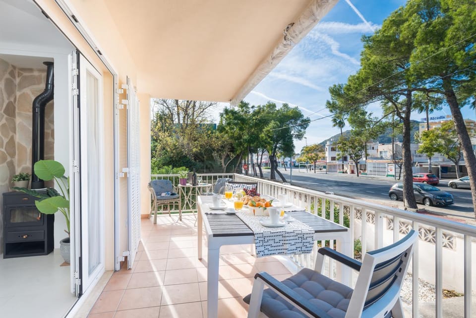 Patio, Dining area, Street view
