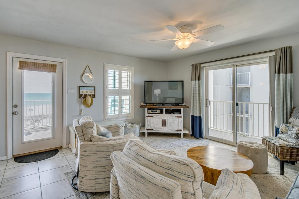 Oceanfront Gulf Shores Condo ~ 2 Mi to The Hangout House in West Beach