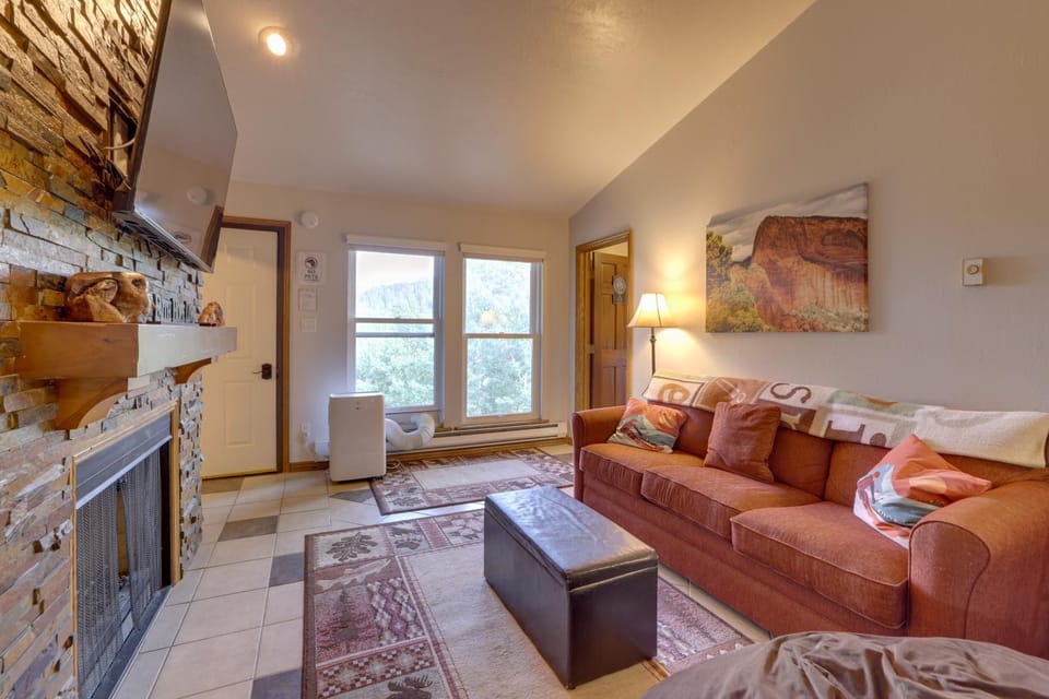 Ski-In/Ski-Out Brian Head Condo w/ Pool Access! House in Brian Head