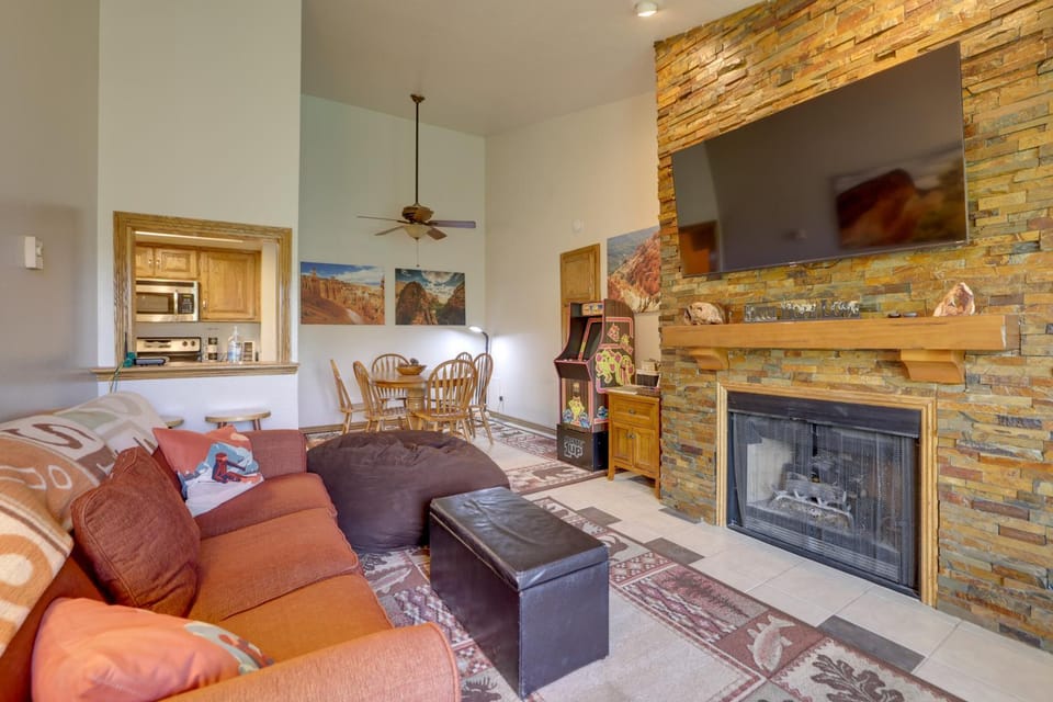 Ski-In/Ski-Out Brian Head Condo w/ Pool Access! House in Brian Head