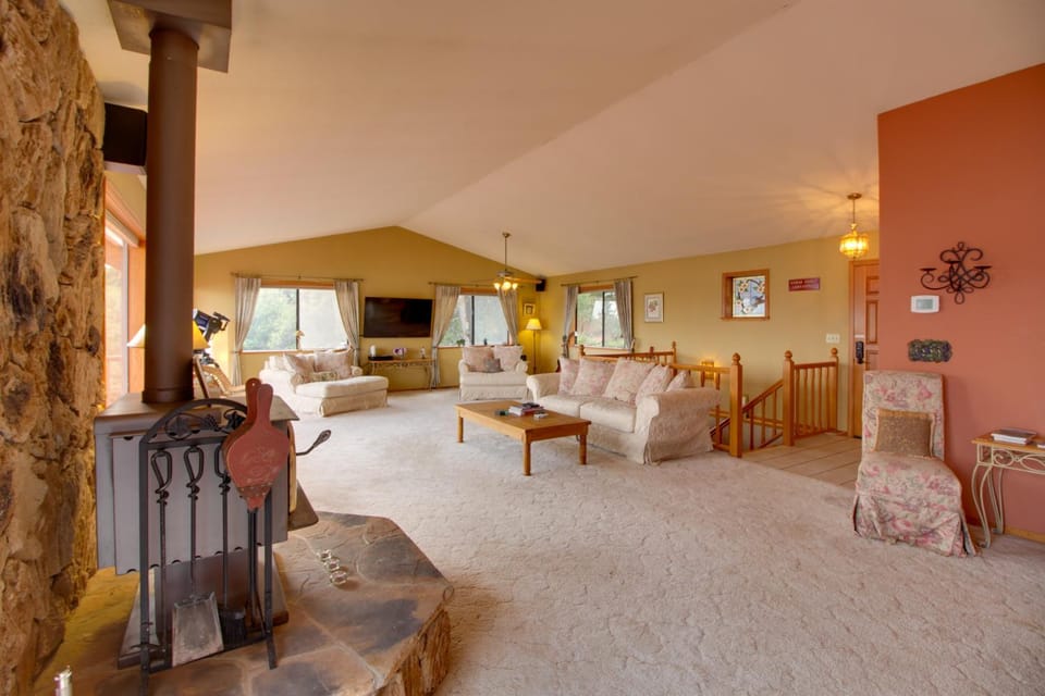 Spacious Kelseyville Home with Large Lakefront Deck! House in Clear Lake