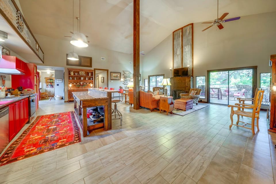 Fire Pit, Peaceful Porch! Family Cabin By Old Town Cabin in Pipe Creek