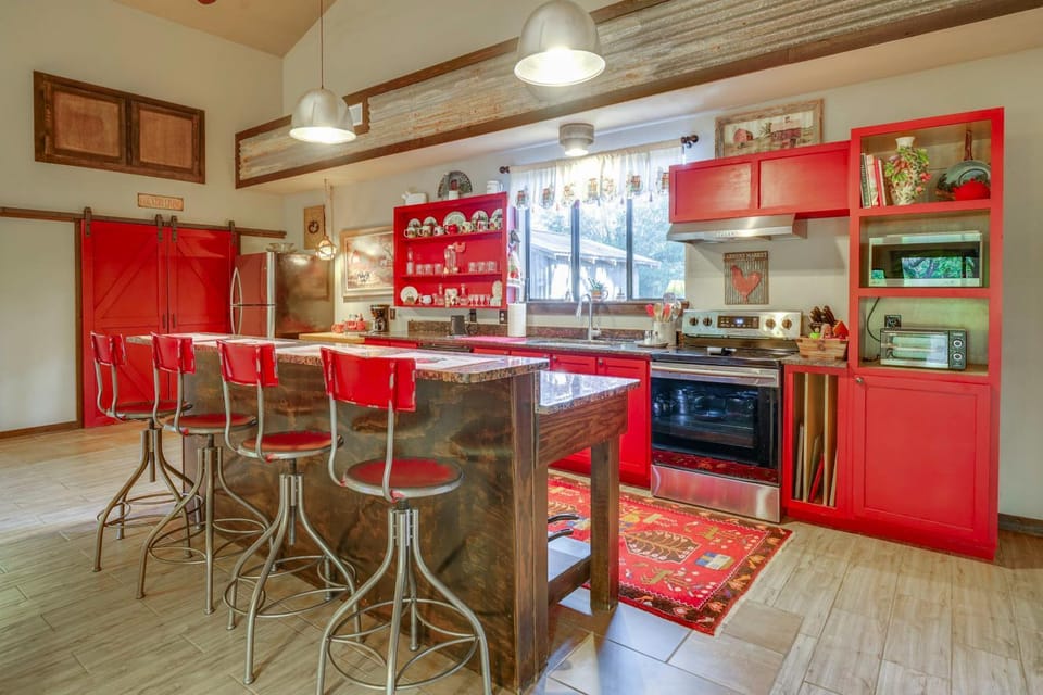 Fire Pit, Peaceful Porch! Family Cabin By Old Town Cabin in Pipe Creek