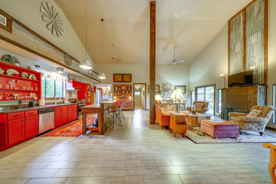 Fire Pit, Peaceful Porch! Family Cabin By Old Town Cabin in Pipe Creek