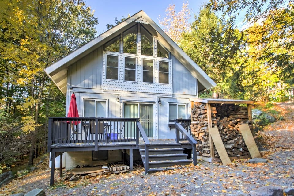 Gilford Cabin - 2 Mi to Gunstock Mountain Resort! Cabin in Gilford