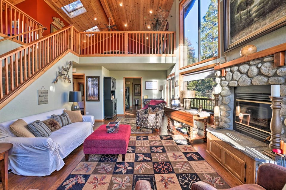 Cozy Idyllwild Cabin with Decks - Steps from Hiking! Cabin in Idyllwild-Pine Cove