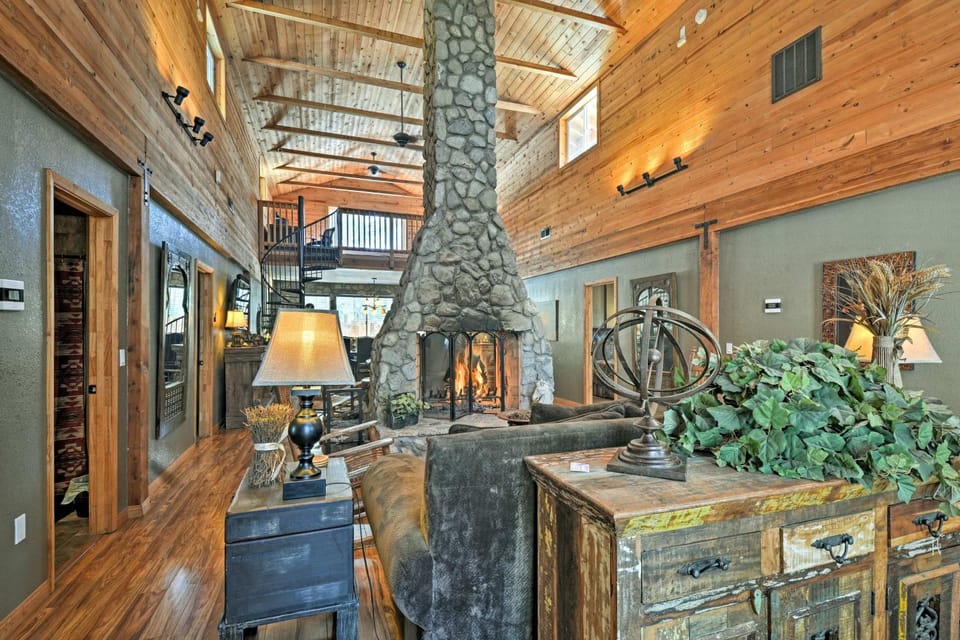 Flagstaff Cabin on 5 Acres w/ Fireplace & Fire Pit Cabin in Flagstaff